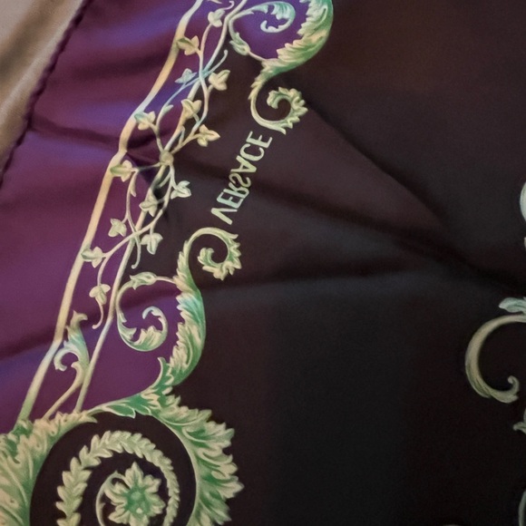 Authentic VERSACE Silk Hand Rolled Square Scarf, Italy. Purple & Green. Rare! - Picture 9 of 12